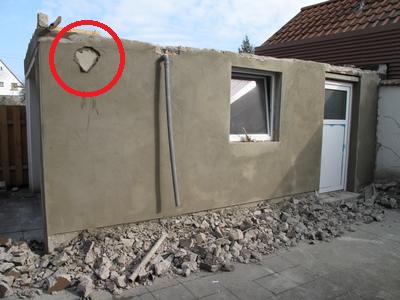 Garage: Frischer Putz abgefallen