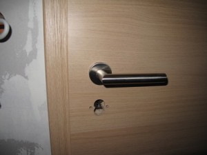 Feinbarbeiten: Türgarnituren anbringen – DIY-Workblog.de